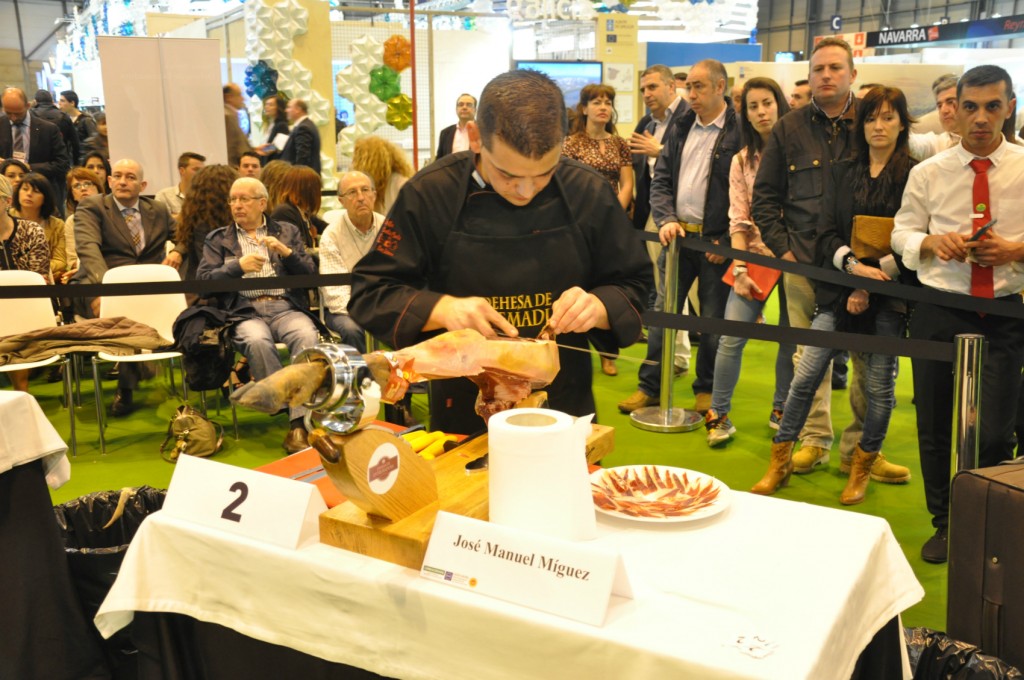 José Manuel Míguez ganador del Concurso de Cortadores de Jamón Dehesa de Extremadura en el Salón de Gourmets.